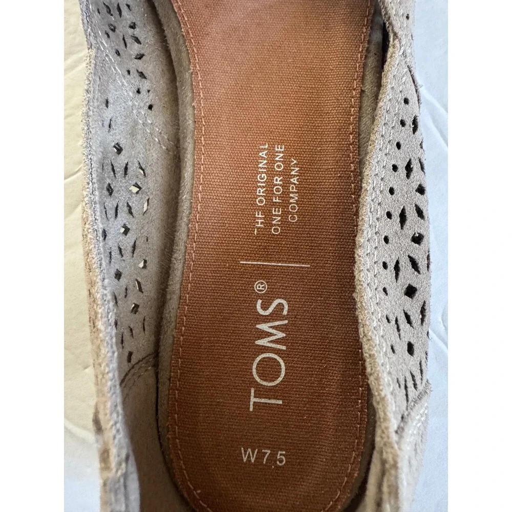TOMS Shoes Women 7.5 Tan Jutti Suede Perforated‎ Pointed Cutout Ballet Flats